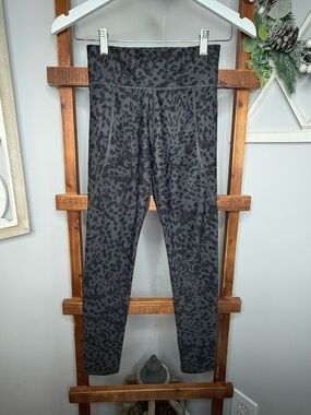 Girls Old Navy Active Powersoft Leopard Print Leggings With Pockets
